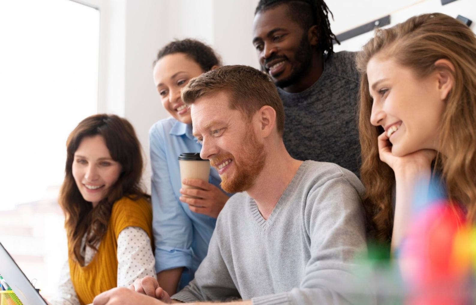 Análisis financiero en acción durante sesión de estrategia empresarial